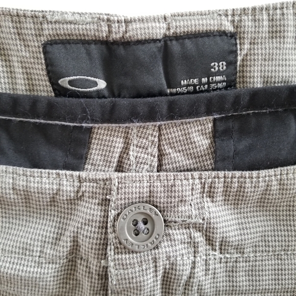 Oakley Men's Gray Flat Front Chino Shorts, size 38 - Picture 5 of 8